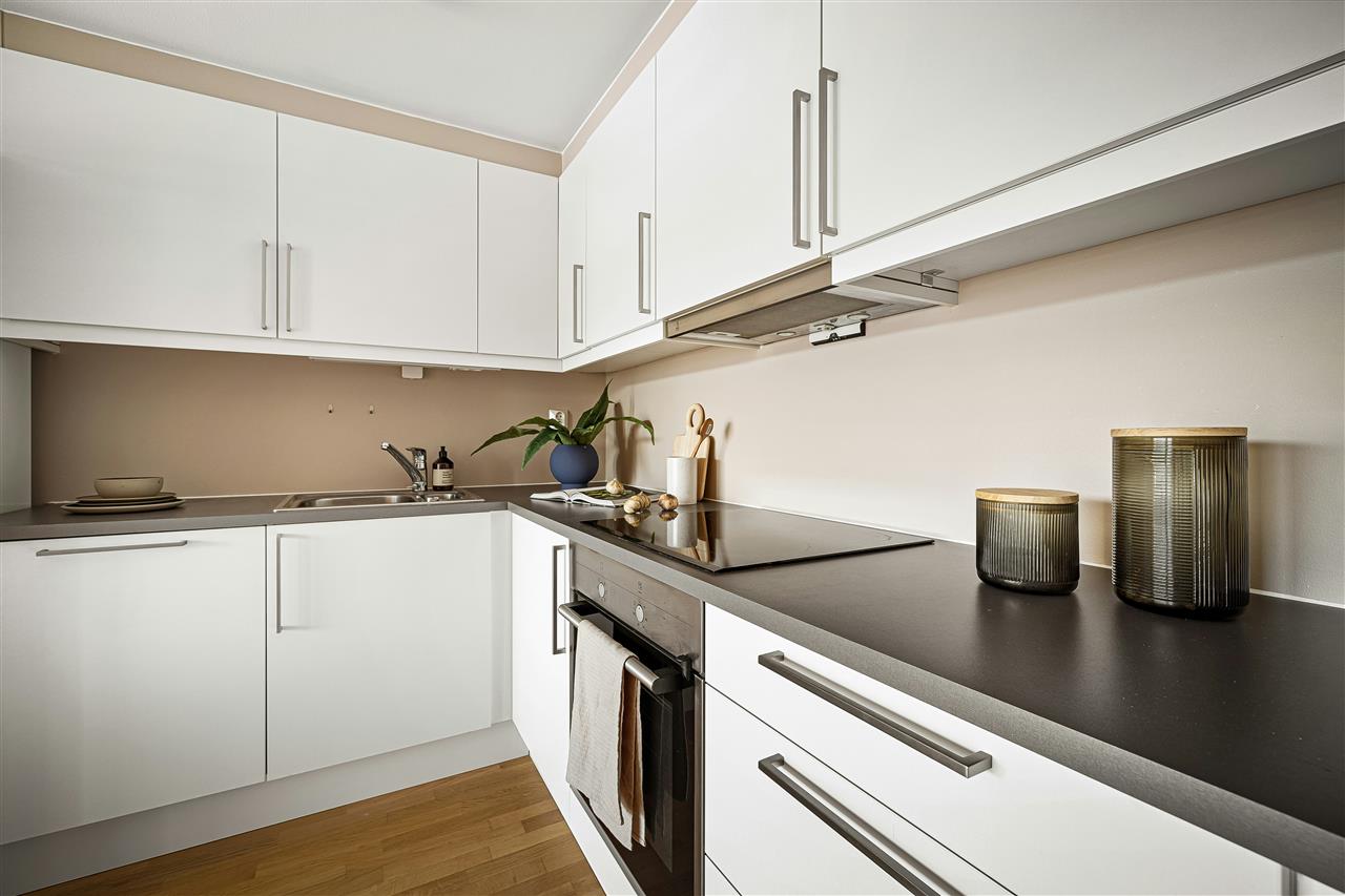 Vitrineskabets charme og funktionalitet i dit hjem