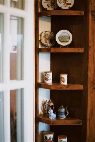 Træ hylder: En tidløs måde at tilføje elegance til dit hjem